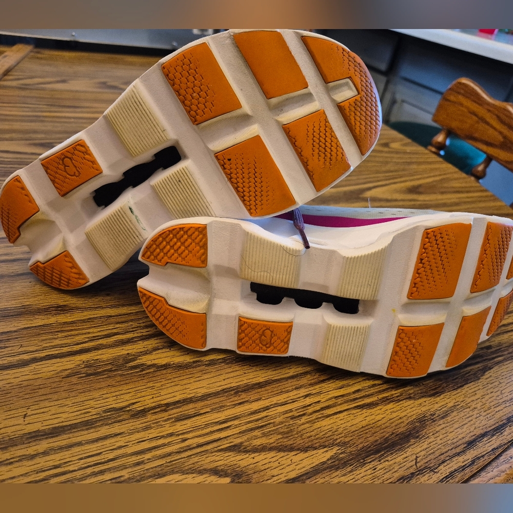 On Running Orange Pink Sneakers with Cloud Cushioning - Picture 6 of 8